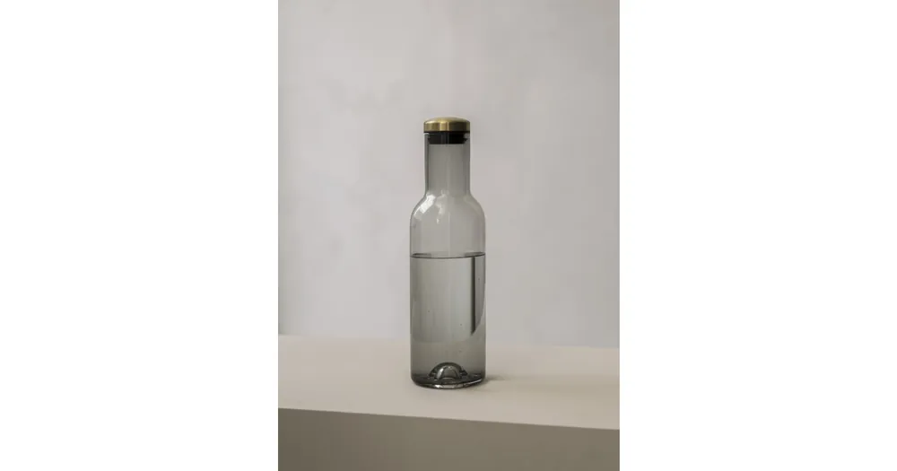 Novinka Karafa s mosazným uzávěrem Bottle Smoke 1 l