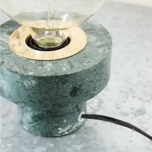 Značkový Mramorová stolná lampa Pin zelená