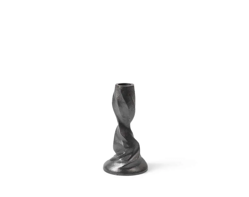Svícen Gale Small, blackened aluminium Pouze Dnes